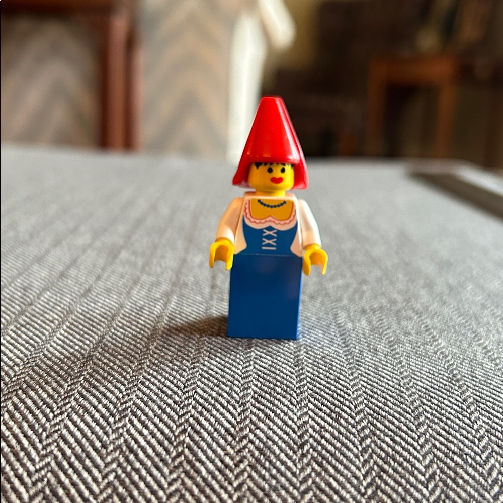 Lego Maiden from 6081, King’s Mountain Fortress, 1990